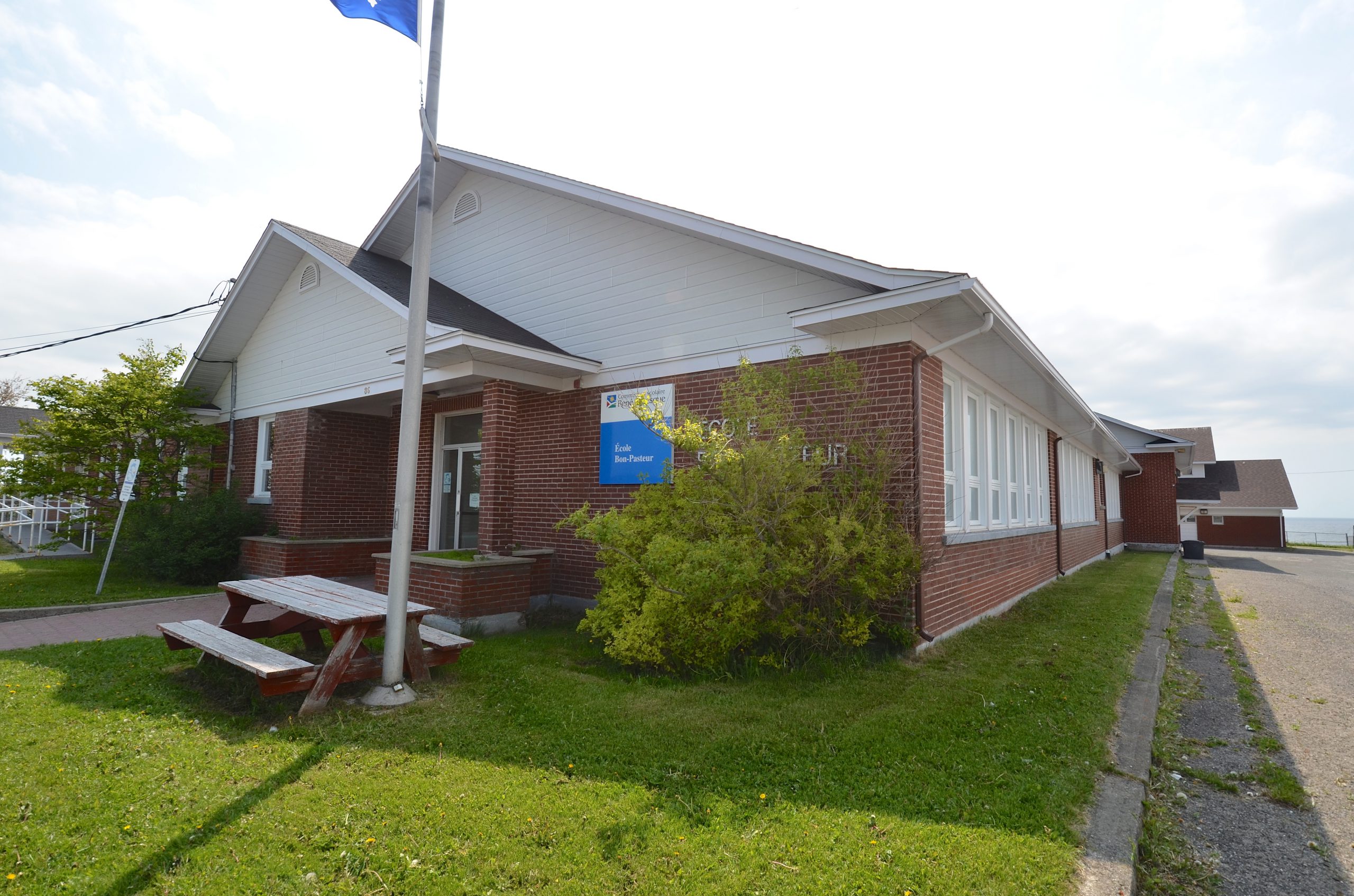 École BonPasteur (SteThérèse) Centre de services scolaire RenéLévesque